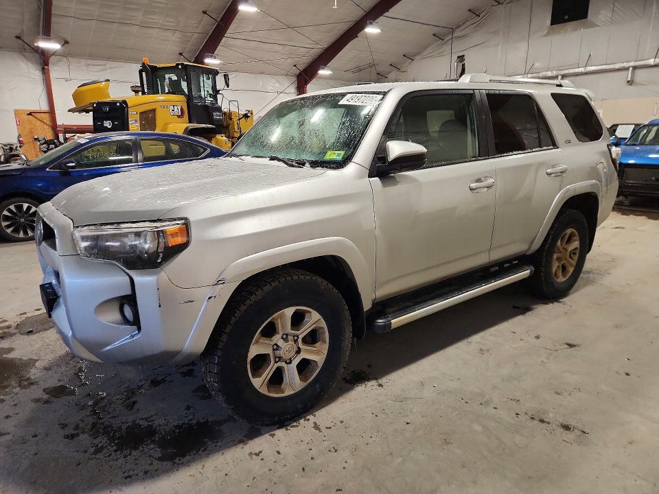 2016 TOYOTA 4RUNNER SR5 photo 1