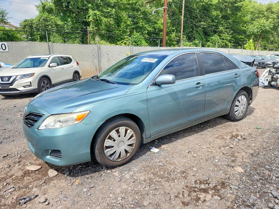 2010 TOYOTA CAMRY LE photo 1