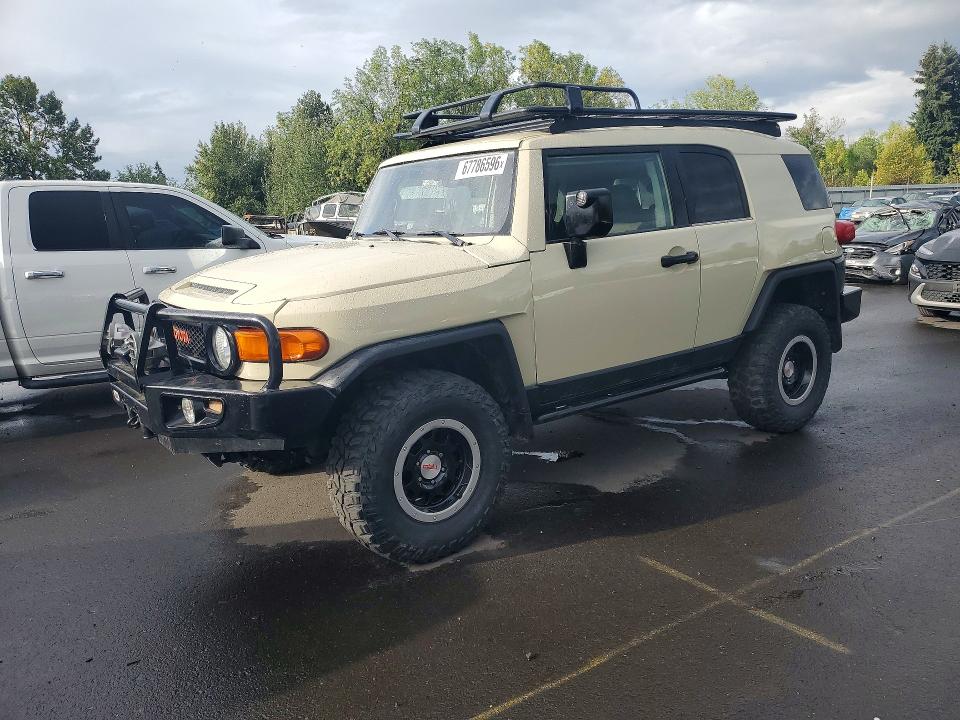 2010 TOYOTA FJ CRUISER BASE photo 1