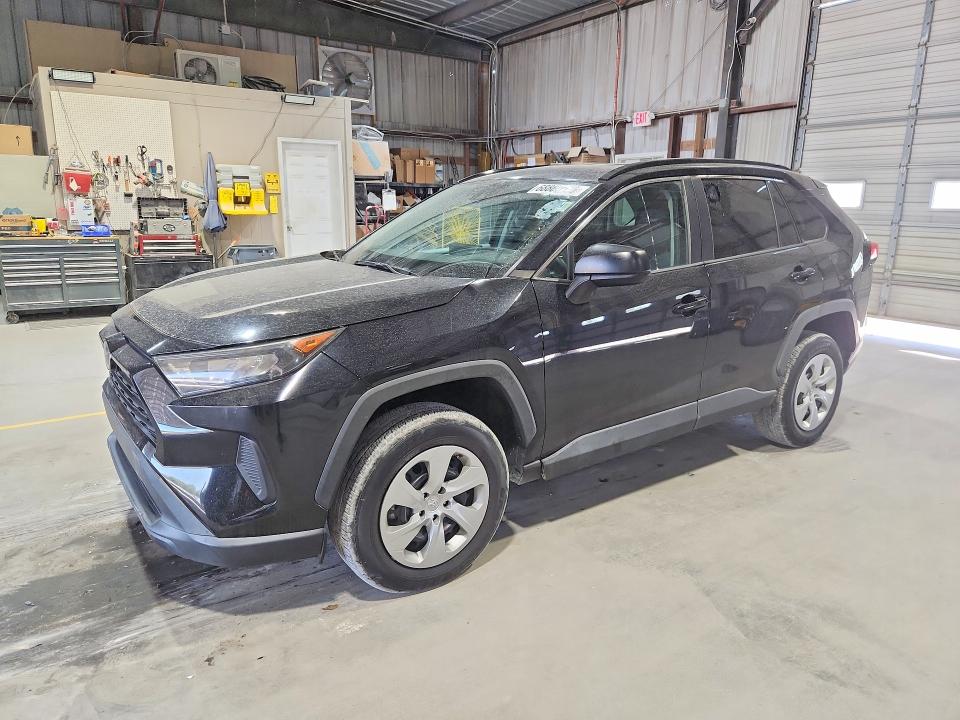 2020 TOYOTA RAV4 LE photo 1