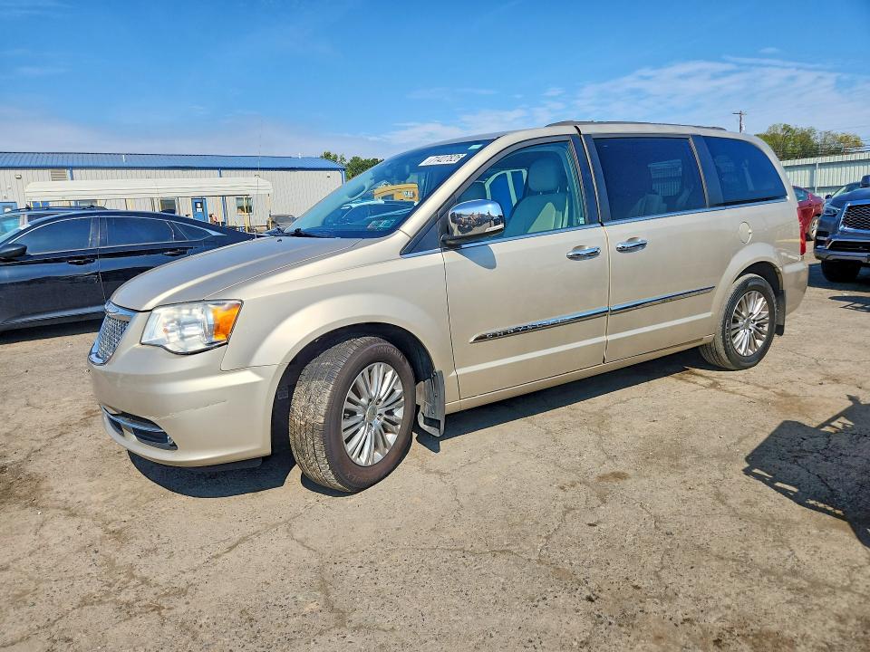 2015 CHRYSLER TOWN & COUNTRY TOURING L photo 1
