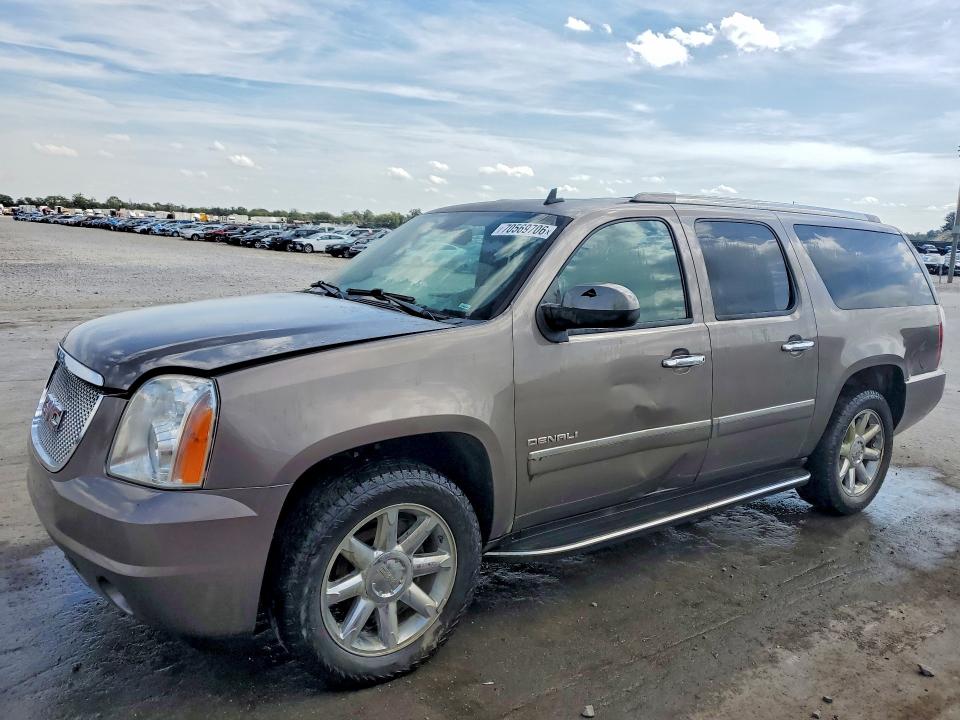 2013 GMC YUKON XL DENALI photo 1